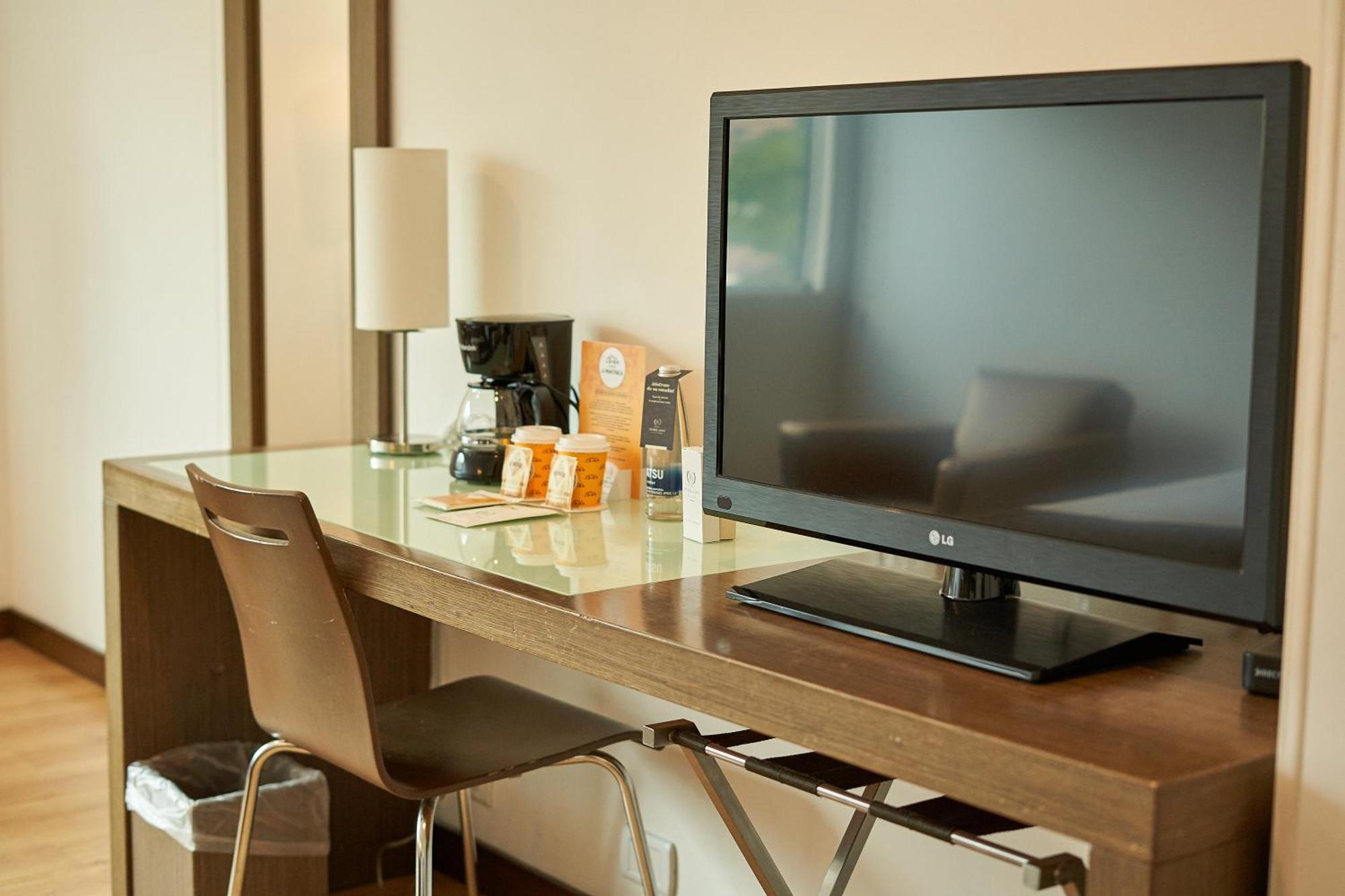 Apartamentos Poblado Alejandria By Housy Host Медельин Экстерьер фото