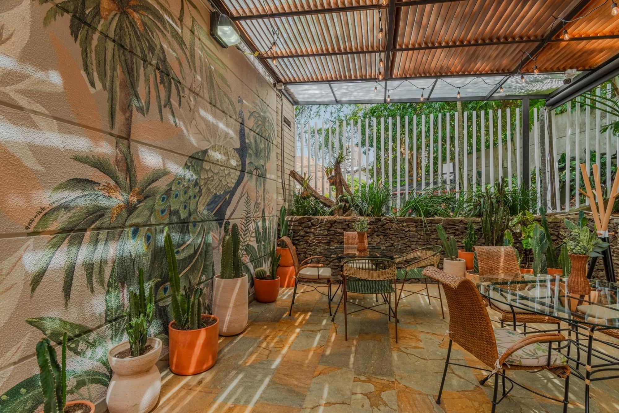 Apartamentos Poblado Alejandria By Housy Host Медельин Экстерьер фото