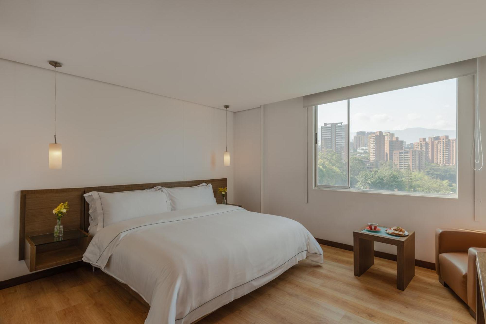 Apartamentos Poblado Alejandria By Housy Host Медельин Экстерьер фото