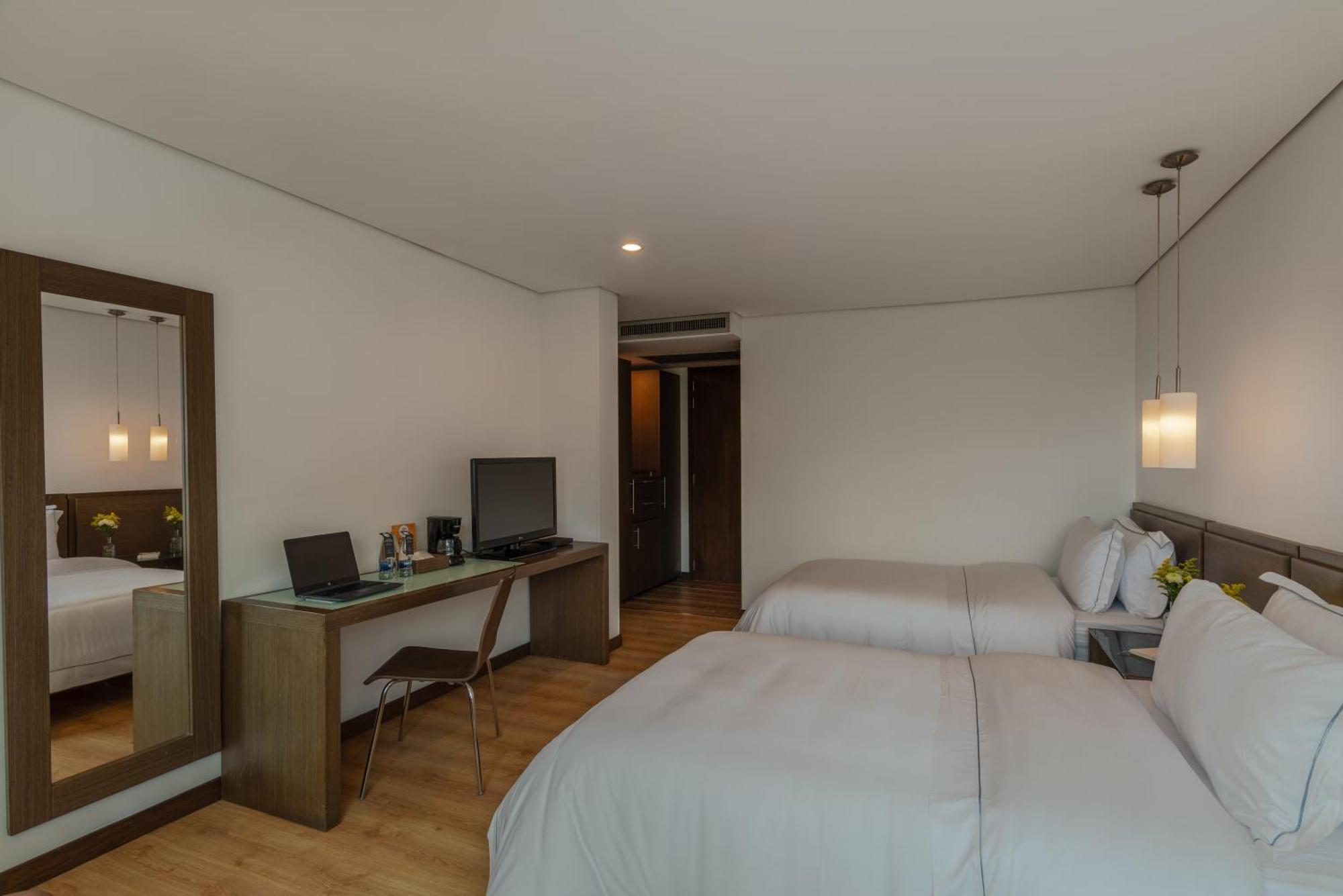 Apartamentos Poblado Alejandria By Housy Host Медельин Экстерьер фото
